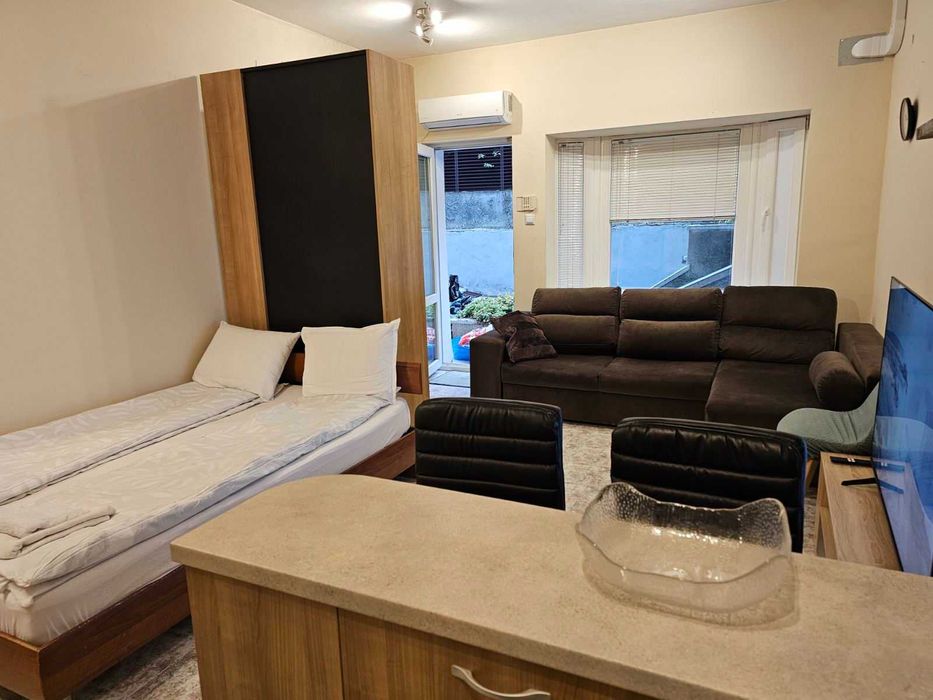 Нощувки - Bright and Cozy Studio w/ Garage near the Center