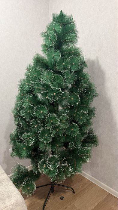 Продам елку новогоднюю