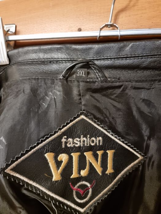 Кожаный пиджак продам.