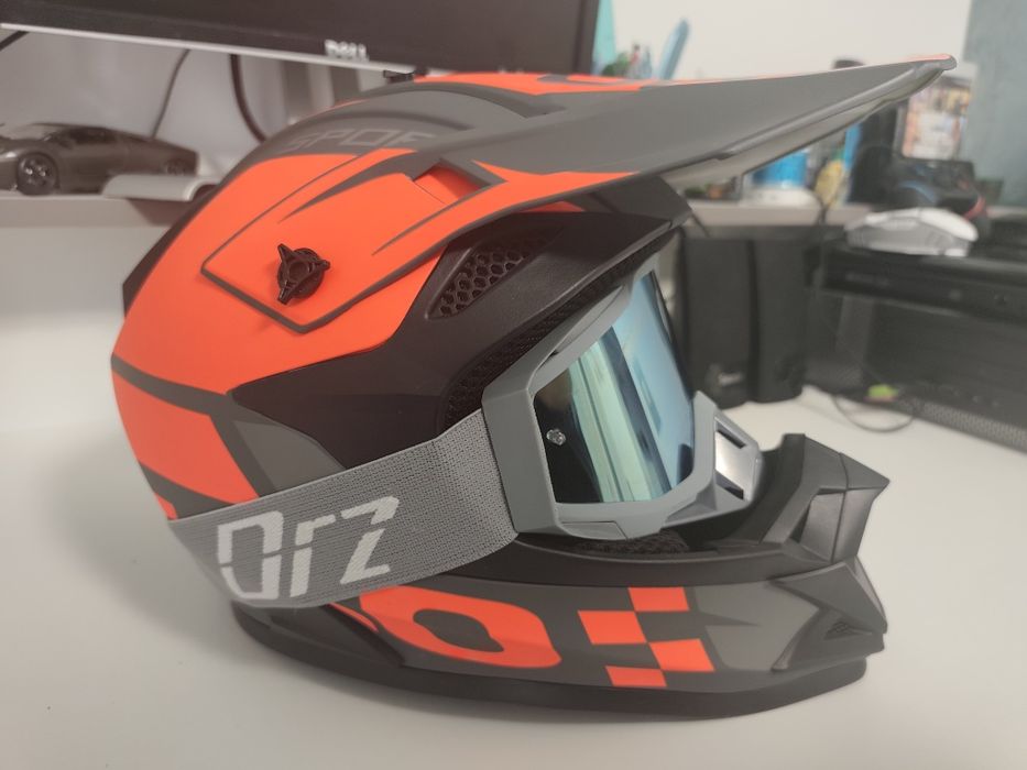 Vând cască Enduro