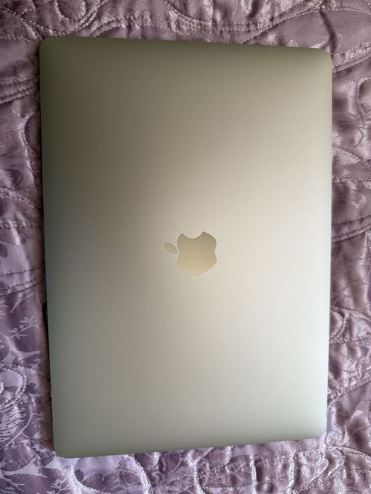 Продам Mac book air m1
