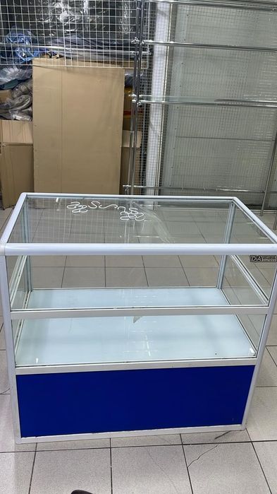 Продается полка и стеклянный шкаф!