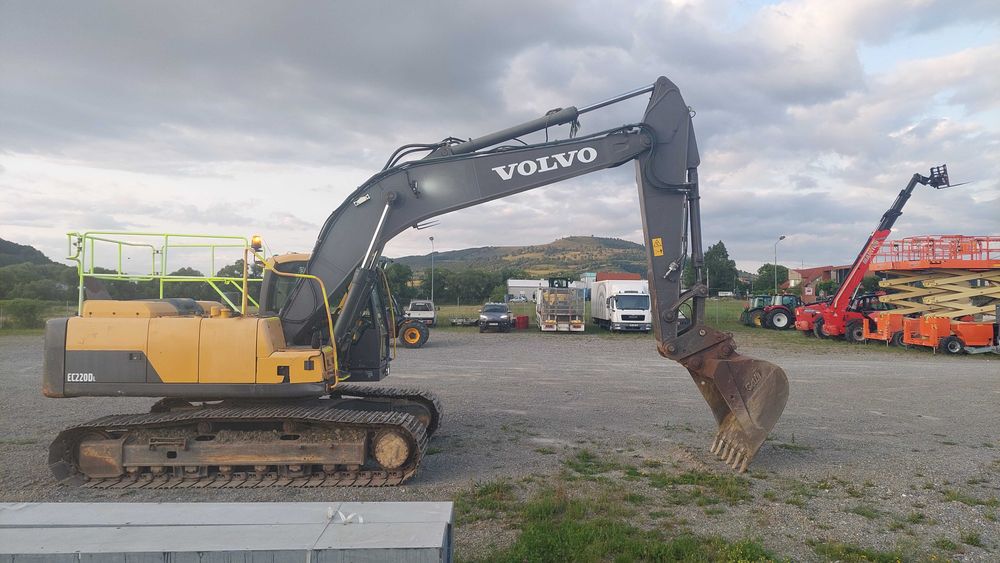 Volvo EC220 DL 2013, 8100 ore