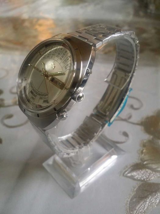 Продам часы ORIENT-вечный календарь