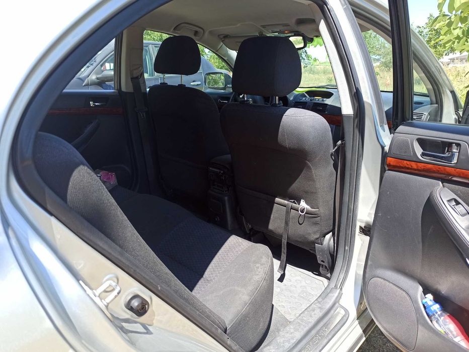Toyota Avensis T25 - 2.2 diesel