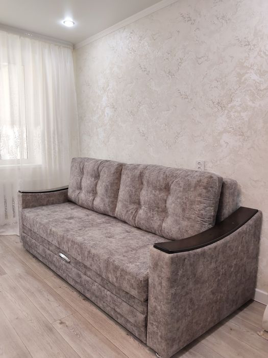 Диван полностью на металлическом каркасе