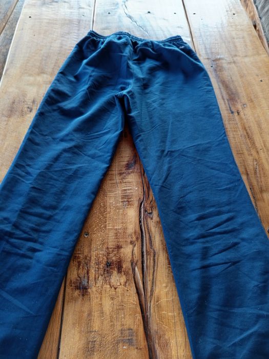 Vând pantaloni adidas