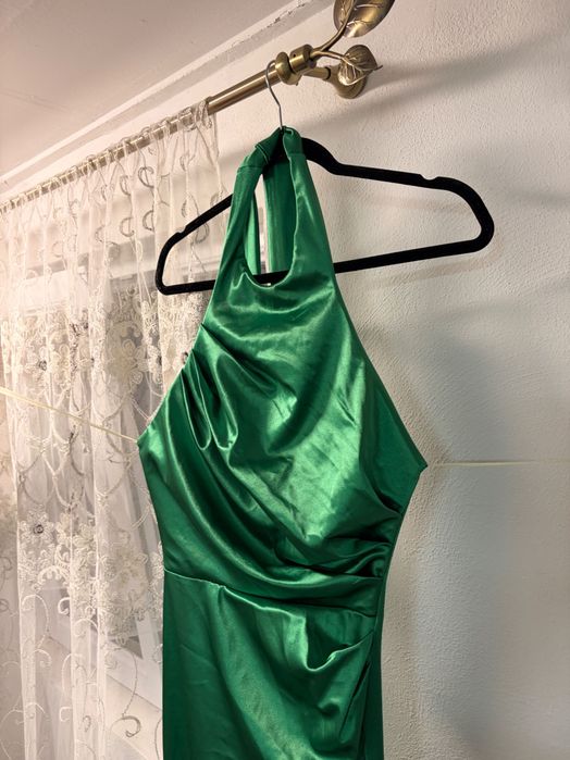 Vând rochie verde smarald