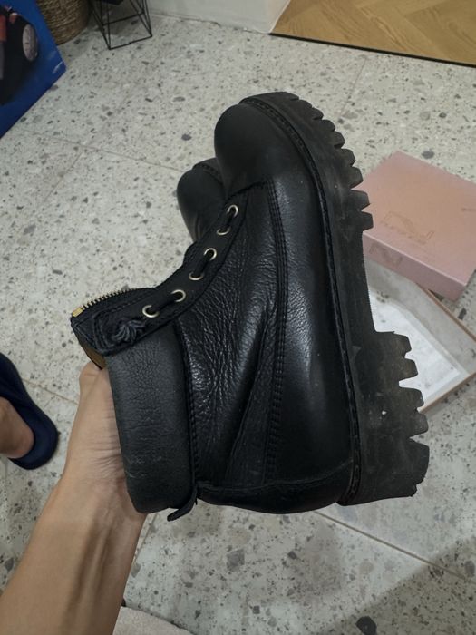 Продам осенние ботинки 38-39 размер кожанные