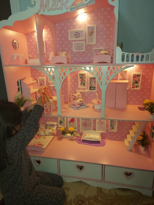 Куколный домик  в хорошем состояные