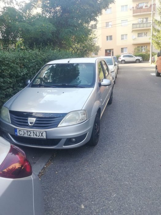 vând Dacia Logan
