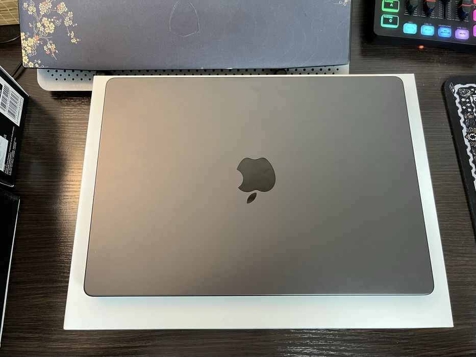 MacBook Pro M5, 24Gb/1Tb