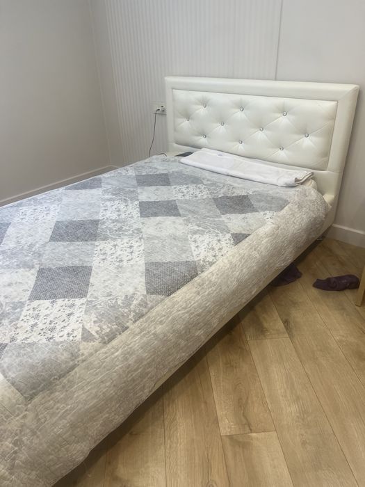 Продам кровать полуторку