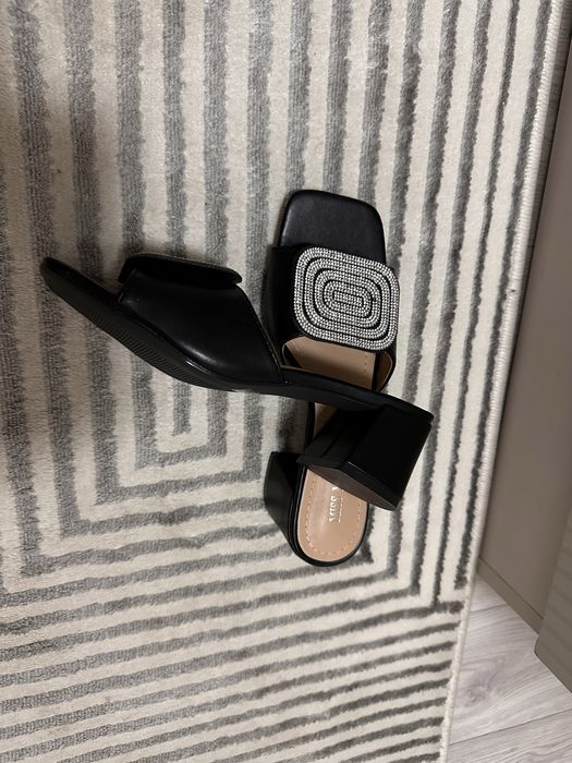 Босоножки женские