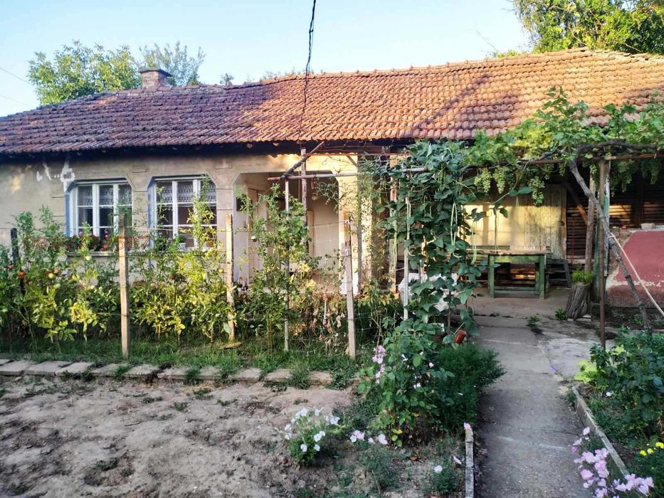 Продавам КЪЩА  с дворно място 
с. Трайково,  област Монтана,