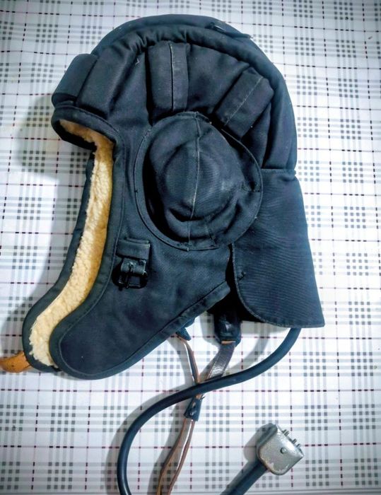 Продам танковый шлем.