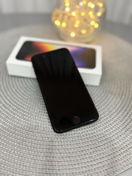 Iphone SE 2023 cu memorie de 64GB
