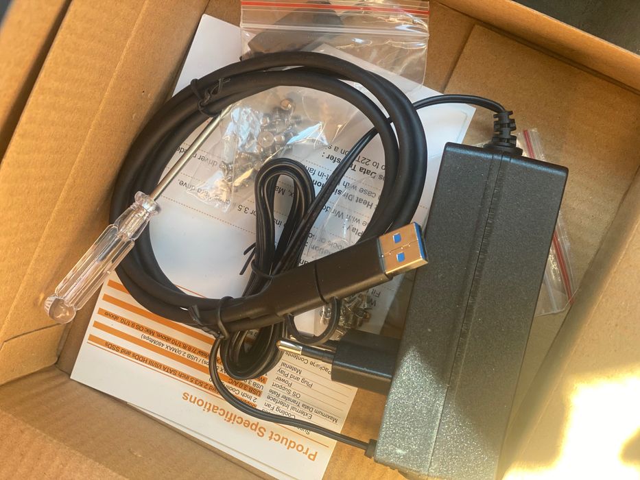 Rack extern pentru hard disk-uri Cenmate