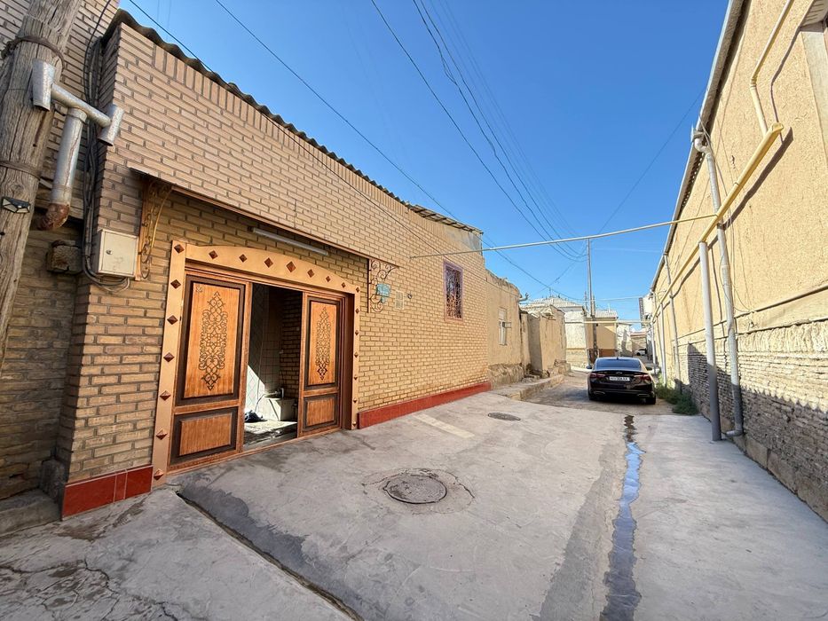 Eski shaharda hovli sotiladi