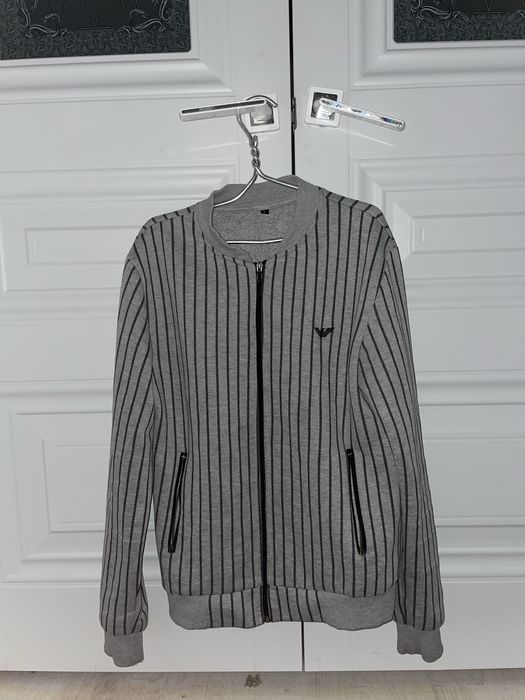 Продаются одежды срочна