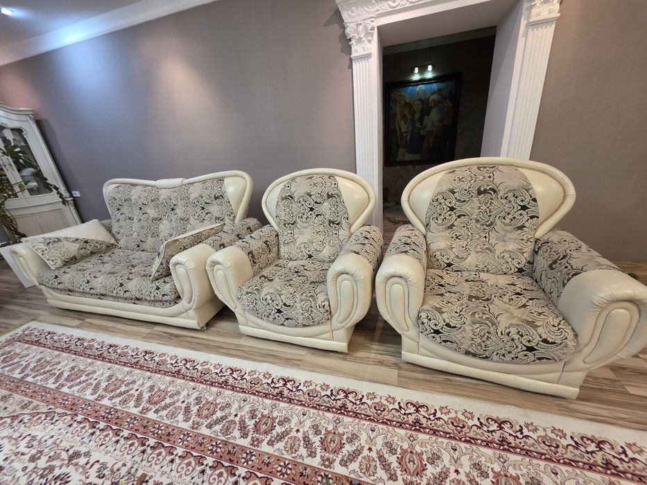 Продам комплект мягкой мебели