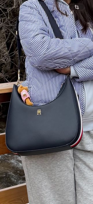 Сумка хобо Tommy Hilfiger