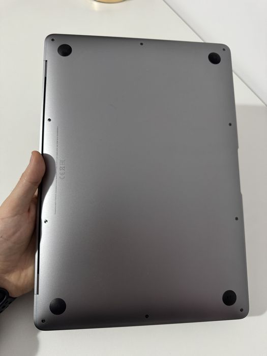 Vând Macbook Air M1 16GB RAM, impecabil! În garanție