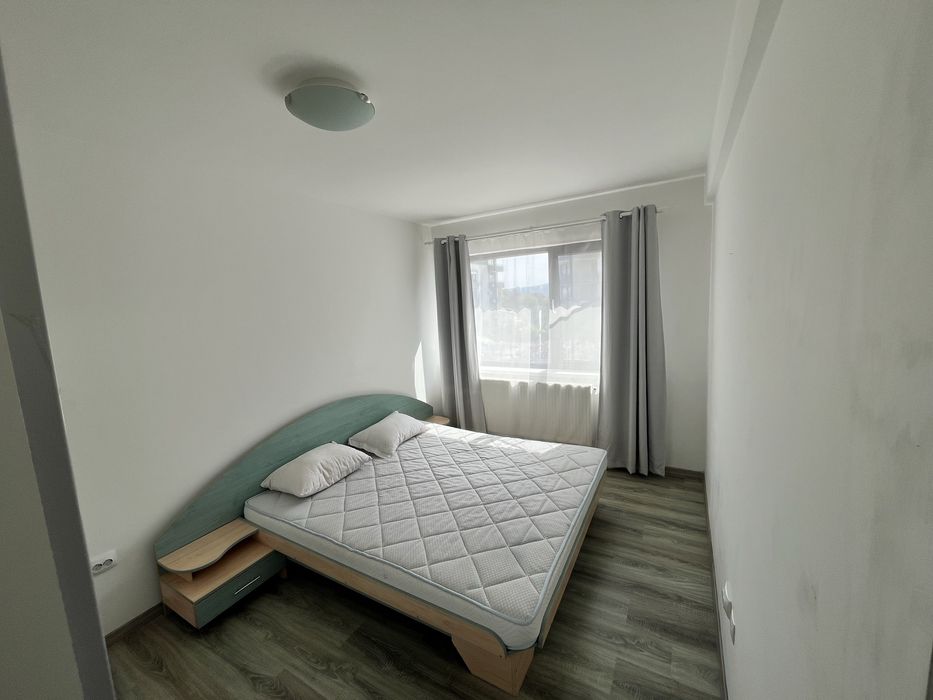 Inchiriez apartament si parcare in Donath Park