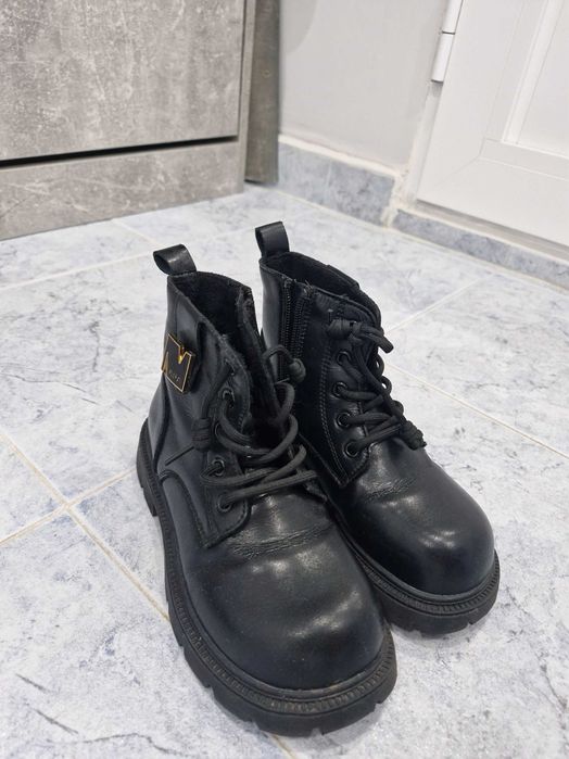 Зимни топли ботушки много удобни  носени 2 ,3 пъти 31 размер