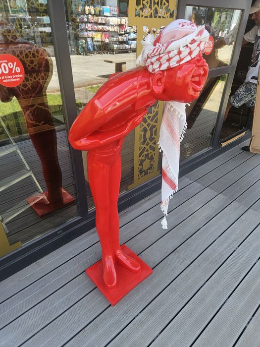 Statueta decor magazin, receptie