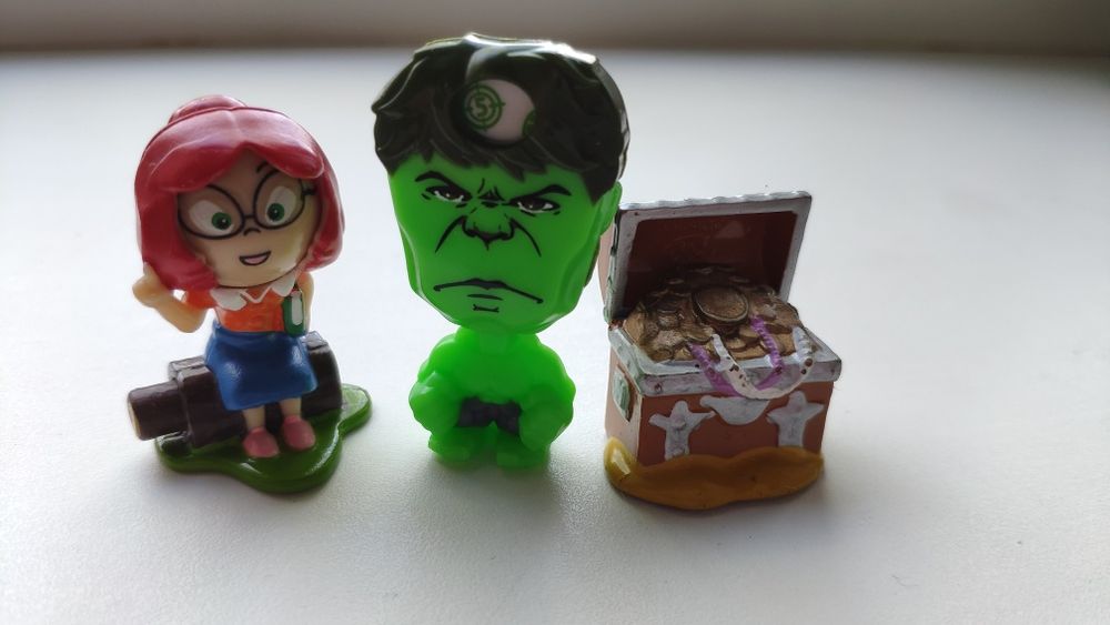 Срочно Kinder Сюрприз  игрушки