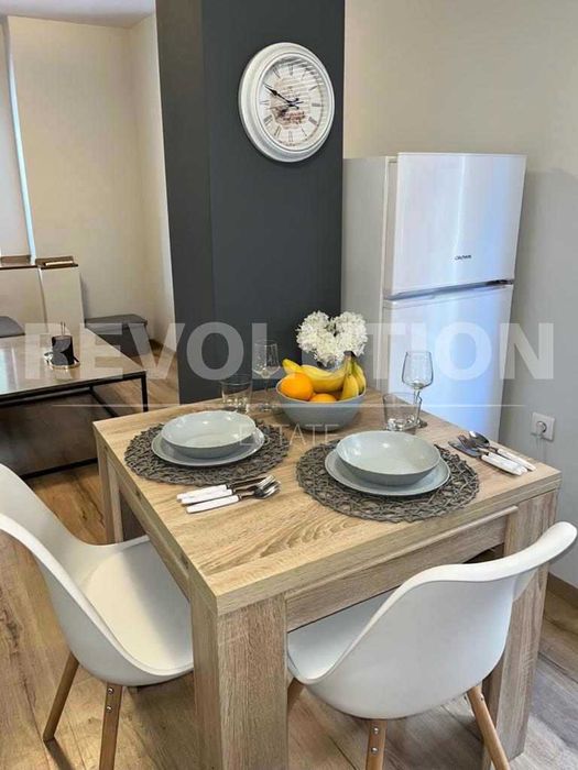 Дава се под наем Двустаен апартамент в Варна, Център - 55 кв.м за 510 € - Снимка #2