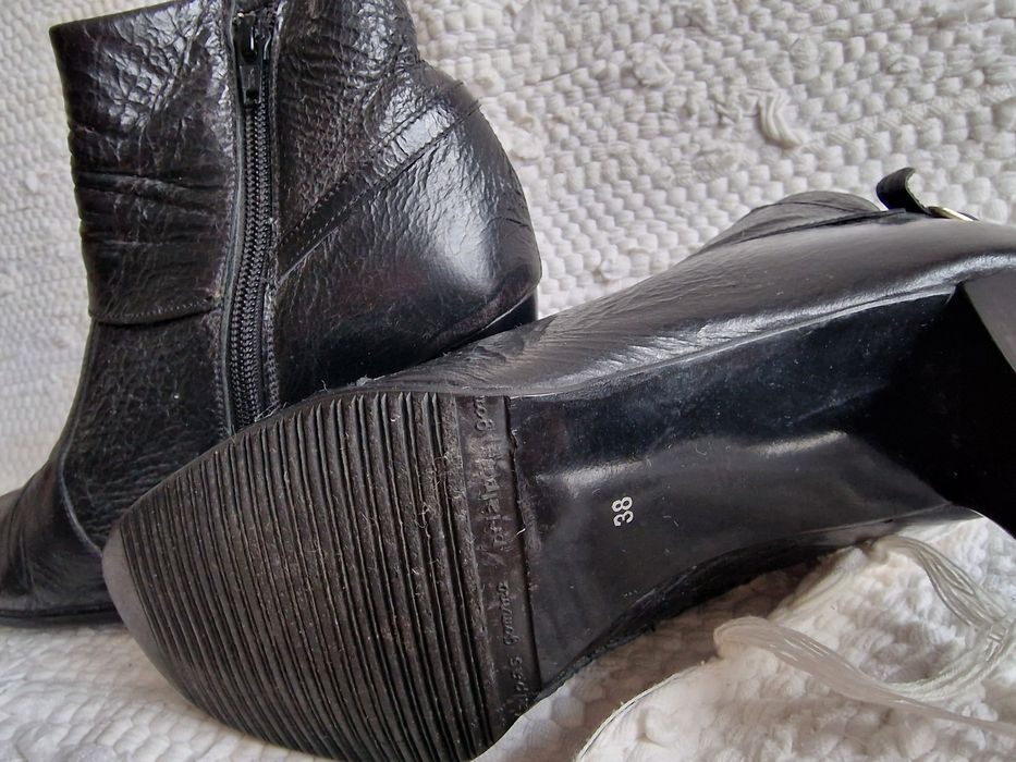 Botine din piele lacuita
