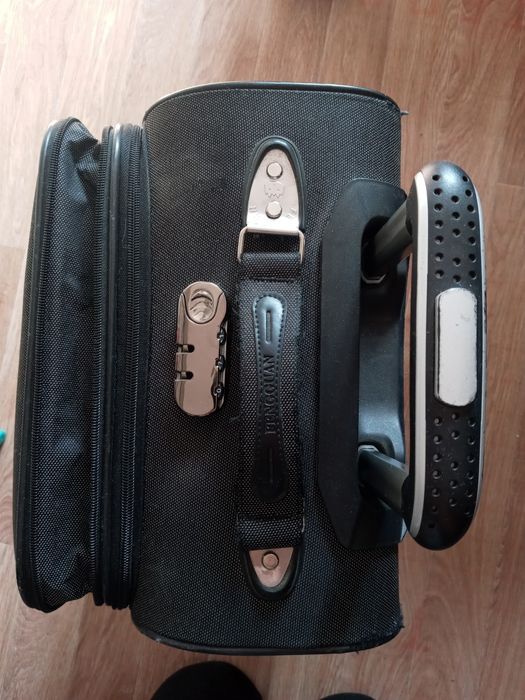 Продаю чемодан б/у