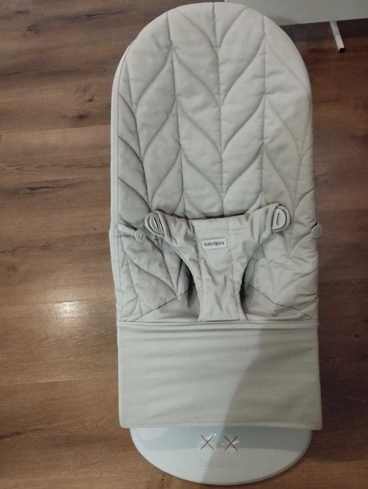 Бебешки шезлонг на BabyBjorn Bliss, цвят - Sand grey - в чудесно състояние