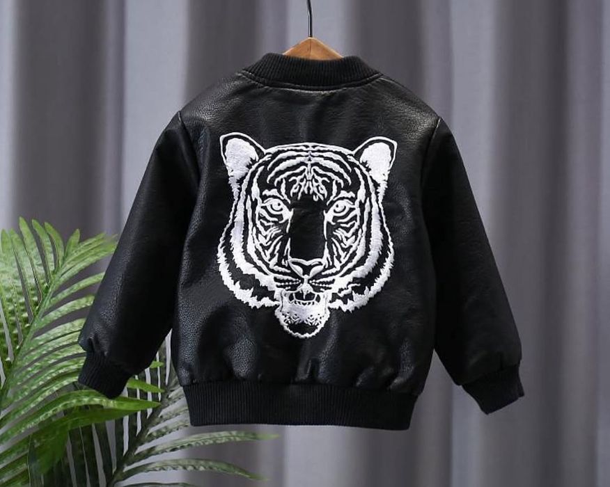 Продам детскую кожаную куртку