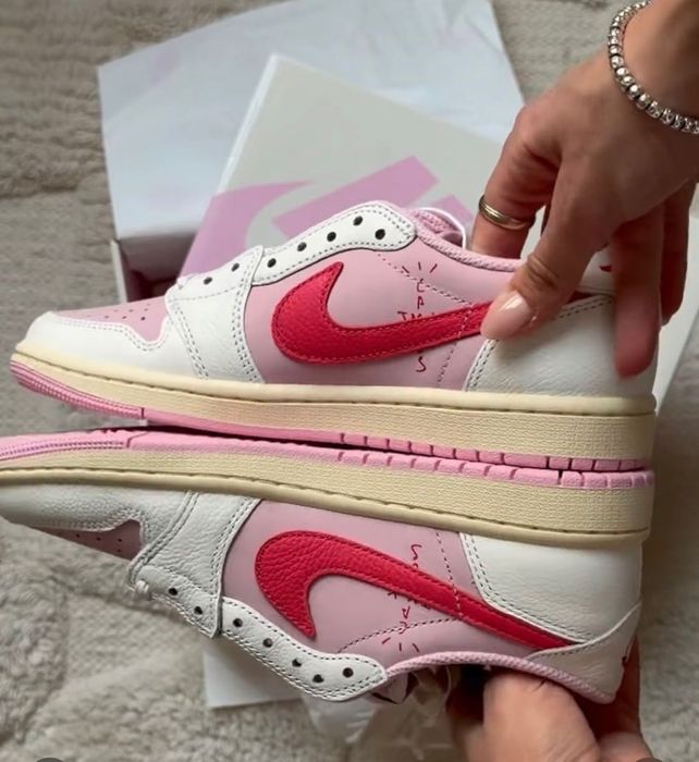 Nike розови маратонки