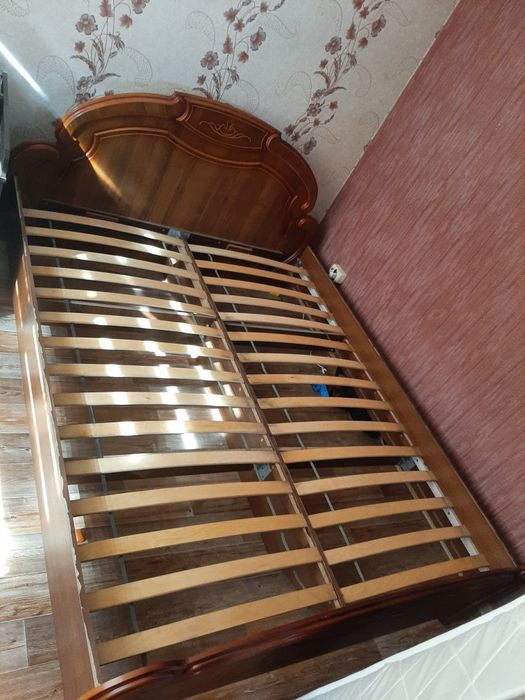 Продам спальный гарнитур