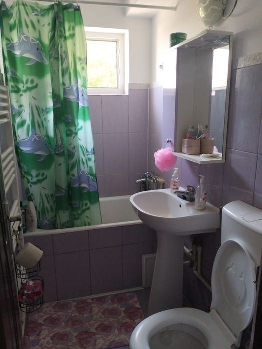 Inchiriez apartament cu 3 camere