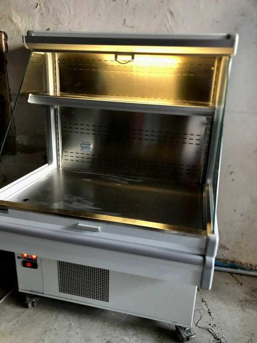 Vand Vitrină frigorifică comercială – stare bună,