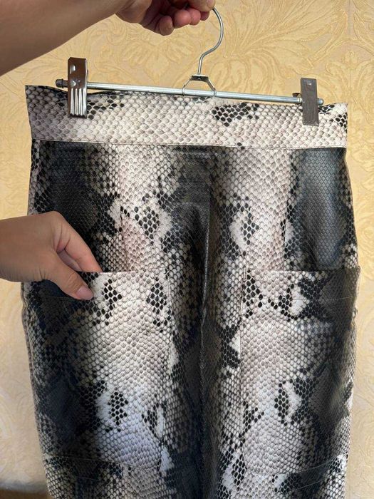 Кожзамен мат.  Модные. Женс юбки раз. S.