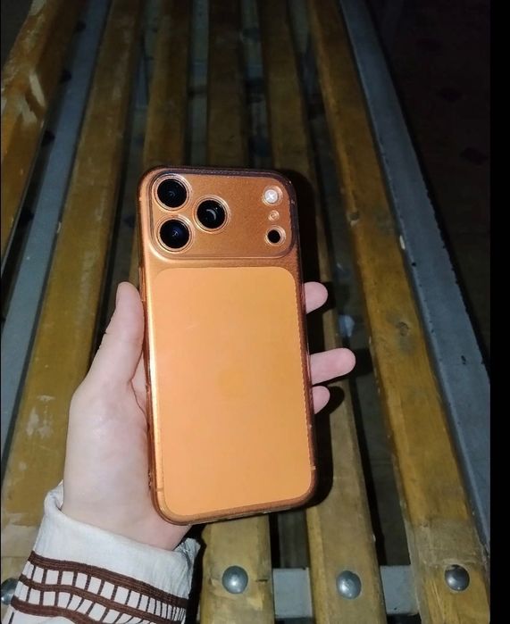 Iphone 17 pro max orange