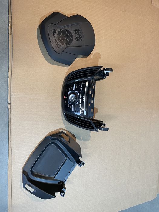 Consola centrala butoane comenzi radio ford kuga