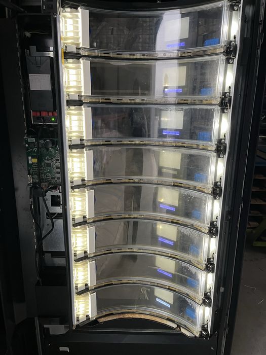 Aparat automat sandwich salate prajituri diverse alimente