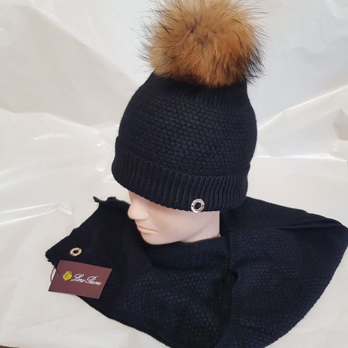 Set Caciula si Fular L o r o P i a n a din lana