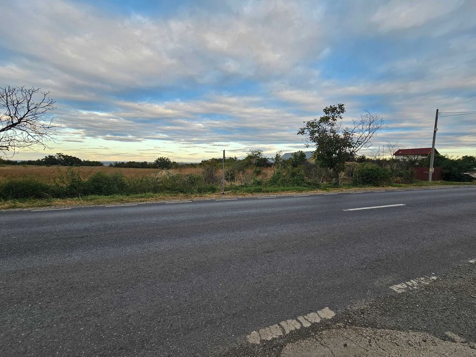 Teren vanzare Vanatori, deschidere DN26 , STRADAL