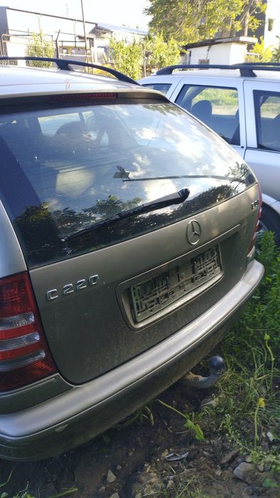 Мерцедес C220 2004 година