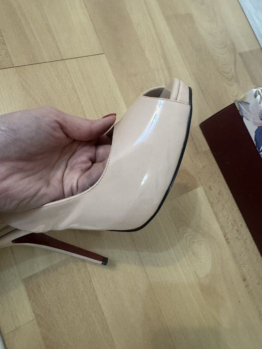 Туфли на высоком каблуке