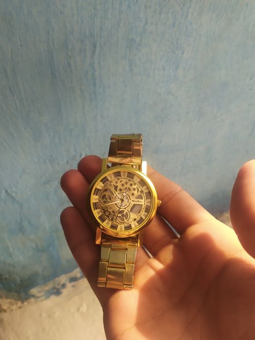 Har Hil turdagi soatlar srochana sotiladi