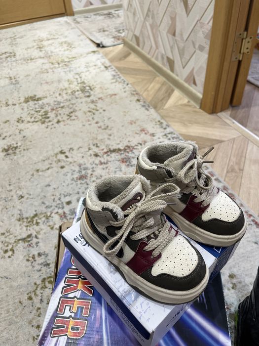 Продам детскую обувь